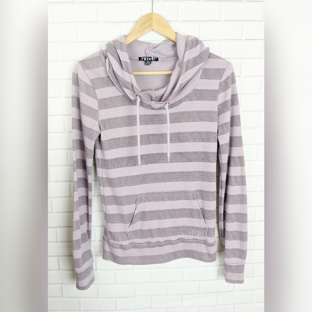 Volcom Pink Black striped‎ hoodie
Long sleeve medium